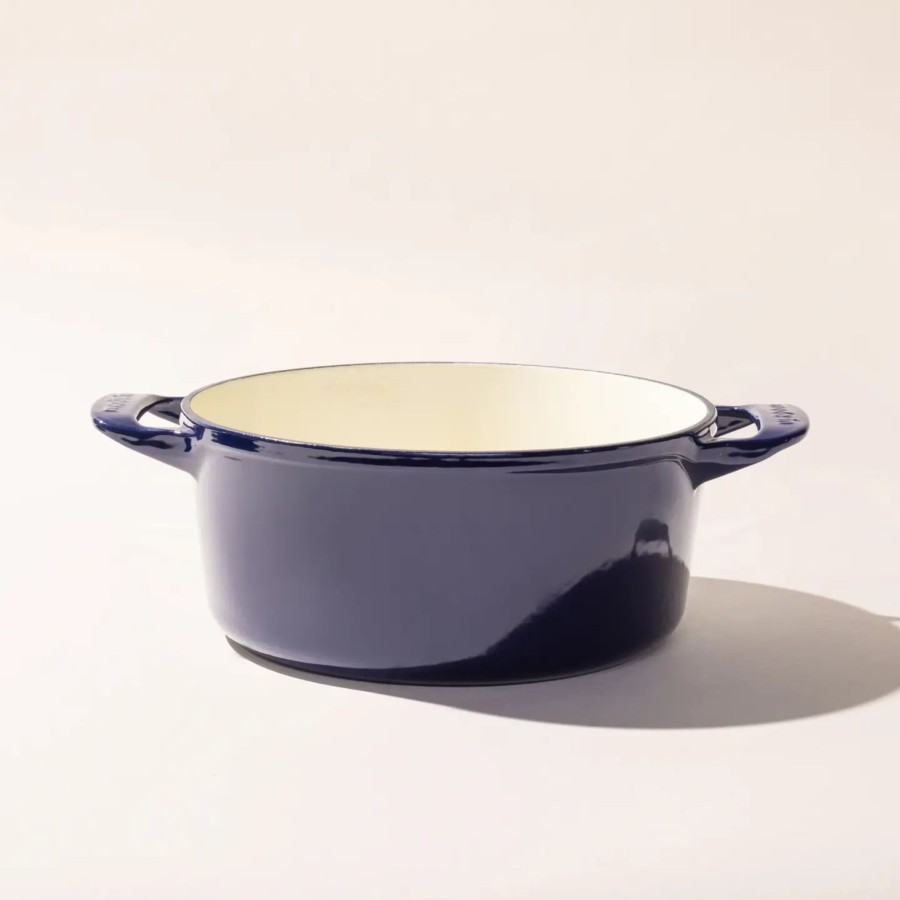 Bakeware Made In Dutch Ovens | Round Enameled Cast Iron Dutch Oven